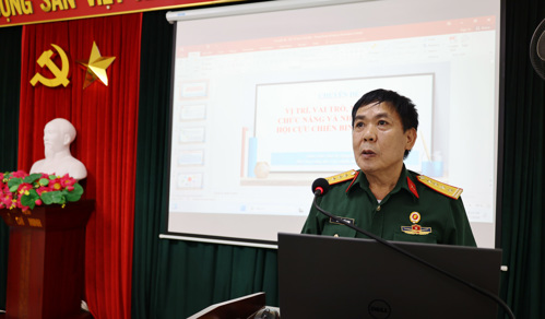 Đồng chí Đại tá Nguyễn Tiến Nam - Phó Ban công tác Cựu chiến binh tỉnh Phú Thọ truyền giảng tại lớp bồi dưỡng