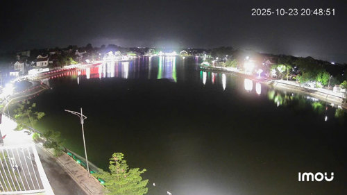 Hồ Thiên Hương về đêm