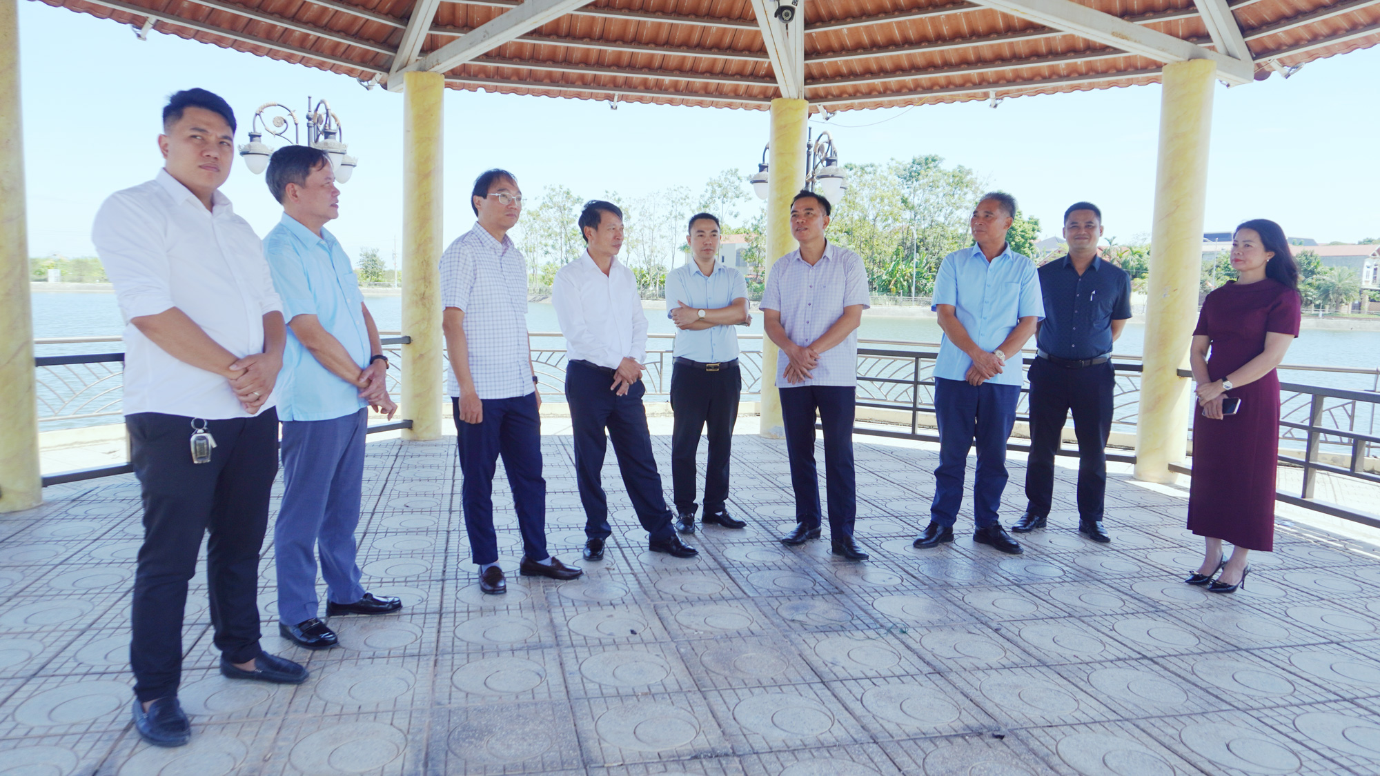 Đồng chí Nguyễn Khắc Hiếu - TUV, Phó Chủ tịch UBND tỉnh kiểm tra các thiết chế văn hóa, thể thao và cảnh quan sinh thái tại xã Tam Nông.