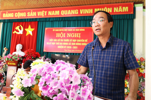 Ông Đỗ Hùng Sơn - Phó Bí thư Đảng ủy, Chủ tịch UBND xã Tam Nông tiếp thu và giải trình ý kiến của cử tri