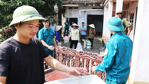 Di dời con người và tài sản hộ dân đến nơi an toàn