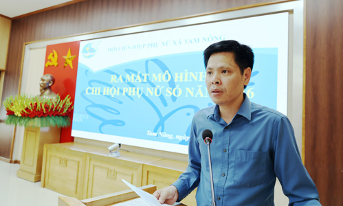 Đồng chí Nguyễn Tuấn Ngọc – Phó Bí thư Thường trực Đảng ủy xã phát biểu tại hội nghị