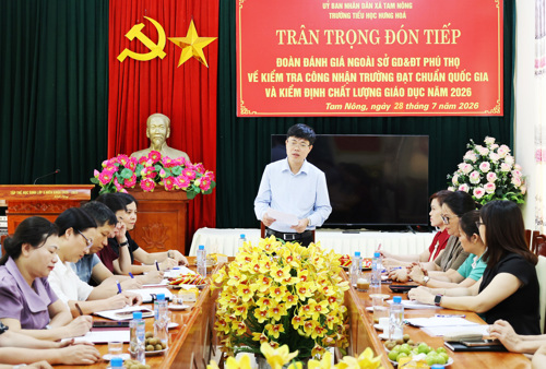 Đồng chí Lê Bá Việt Hùng - Trưởng phòng Quản lý chất lượng, Sở GD&ĐT Phú Thọ phát biểu chỉ đạo