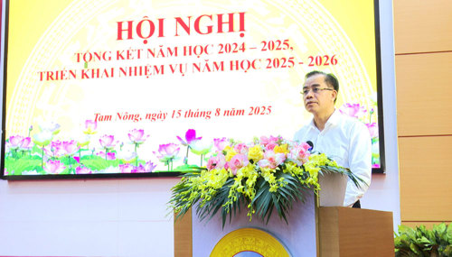 Đồng chí Quách Hải Lý - Bí thư Đảng ủy, Chủ tịch HĐND xã phát biểu chỉ đạo