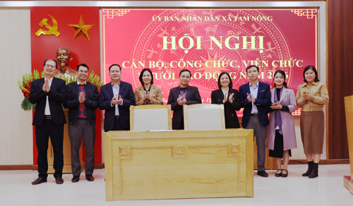 UBND tổ chức ký kết giao ước thi đua năm 2026