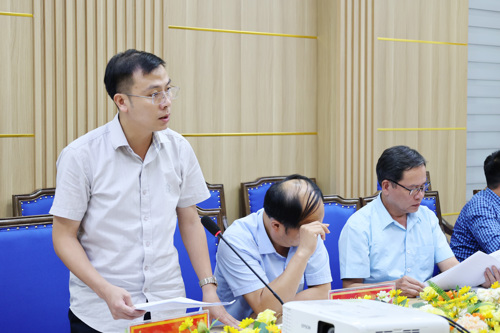 Lãnh đạo Văn phòng HĐND&UBND xã phát biểu ý kiến về thực hiện NQ57