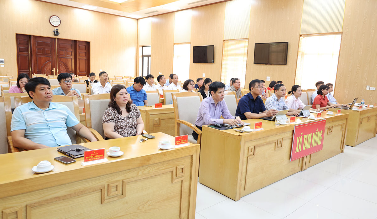 Điểm cầu xã Tam Nông tham gia lớp bồi dưỡng trực tuyến từ Học viện Chính trị Quốc gia Hồ Chí Minh. 