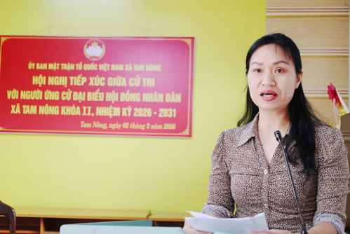 Bà Nguyễn Thị Minh Thu - UVBTV, Chủ nhiệm UBKT Đảng ủy xã ứng cử viên trình bày chương trình hành động