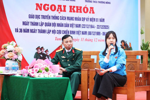 Đồng chí Nguyễn Thị Phương - ĐUV, Phó Chủ tịch UBMTTQ xã đồng thời là Bí thư Đoàn TNCS Hồ Chí Minh xã Tam Nông phát biểu