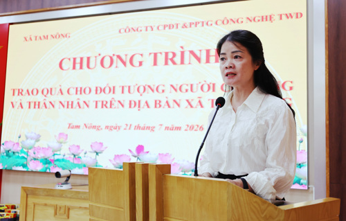 Đại diện lãnh đạo xã Tam Nông phát biểu cảm ơn