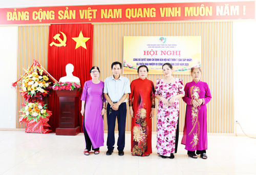 Ban Chấp hành Chi hội NCT thôn 7 kiện toàn và ra mắt tại hội nghị