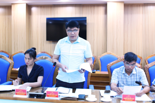 Đồng chí Nguyễn Khắc Long - UVBTV, Chủ tịch UBMTTQ xã phát biểu tại hội nghị