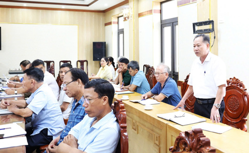 Trưởng thôn 7  phát biểu tại hội nghị