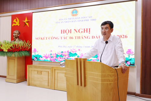 Đồng chí Lê Văn Tuấn - TUV, Chánh án TAND tỉnh Phú Thọ phát biểu chỉ đạo tại hội nghị