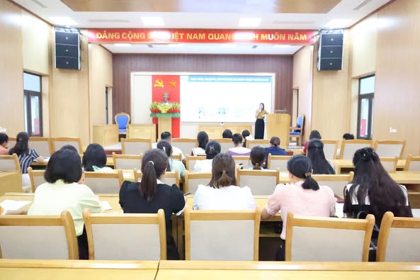 Tập huấn triển khai kiểm tra tiền sử và tiêm chủng bù liều cho trẻ nhập học tại các cơ sở giáo dục Mầm non, Tiểu học.