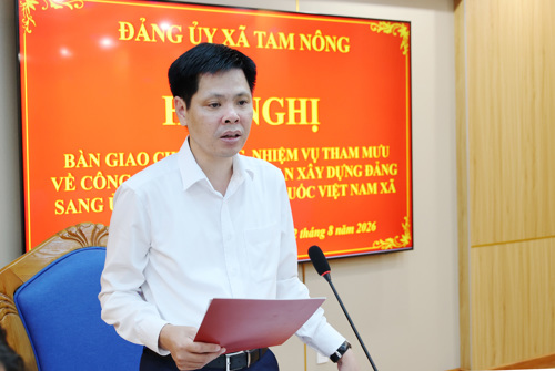 Đồng chí Nguyễn Tuấn Ngọc - Phó Bí thư Thường trực Đảng ủy phát biểu chỉ đạo tại hội nghị