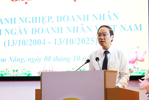 Đồng chí Đỗ Hùng Sơn - Phó Bí thư Đảng uỷ, Chủ tịch UBND xã phát biểu chúc mừng