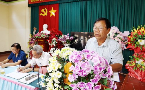Đại diện Chi bộ phát biểu