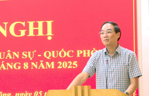 Đồng chí Đỗ Hùng Sơn - Phó Bí thư Đảng ủy, Chủ tịch UBND, Chủ tịch Hội đồng Nghĩa vụ Quân sự (HĐNVQS) xã Tam Nông phát biểu chỉ đạo