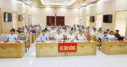 Các đại biểu tham dự hội nghị tại điểm cầu xã Tam Nông