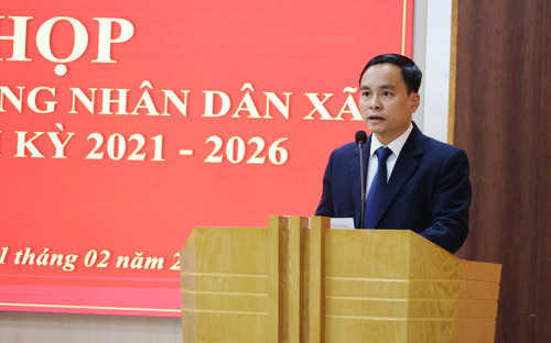 Ông Nguyễn Ngọc Minh - UVBTV, Phó Chủ tịch UBND xã thông qua tờ trình về miễn nhiệm và Bầu bổ sung thành viên UBND