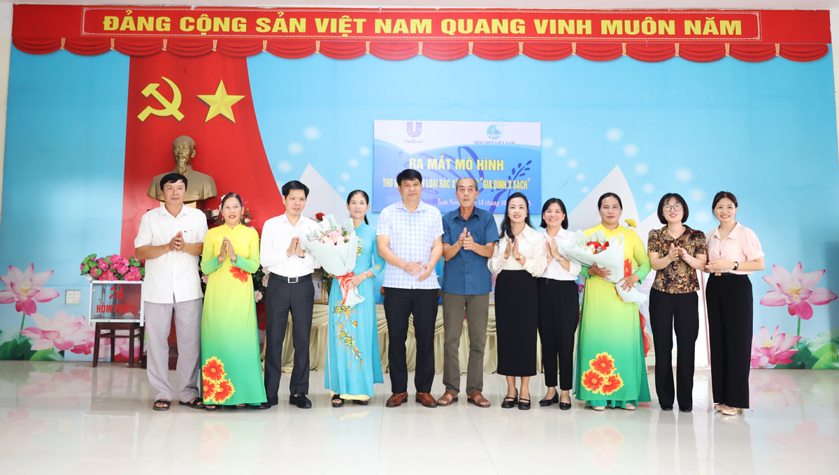 Tam Nông ra mắt Mô hình “Thu gom, phân loại rác - xây dựng gia đình 3 sạch”