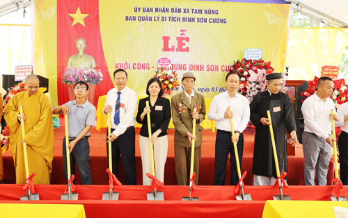 Các đại biểu thự hiện nghi thức động thổ công trình