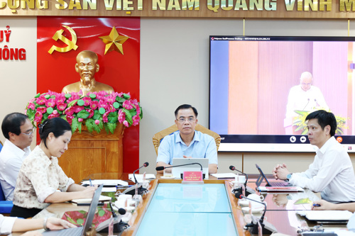 Đồng chí Quách Hải Lý - Bí thư Đảng ủy, Chủ tịch HĐND xã chủ trì tại điểm cầu xã Tam Nông