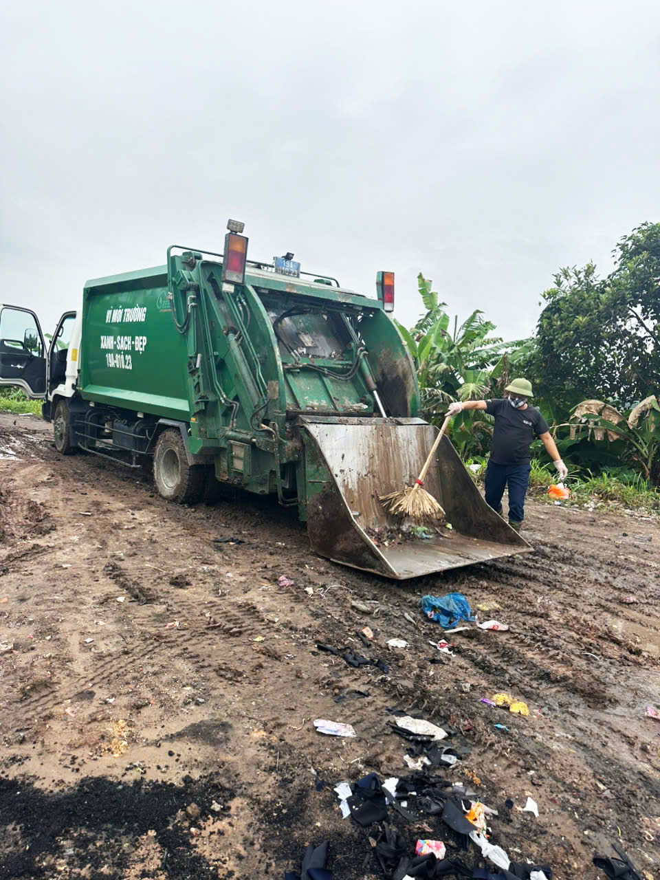 Khu 15 Dân Quyền xã Tam Nông sạch đẹp hơn nhờ công tác thu gom rác thải.