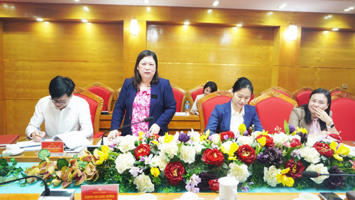 Đồng chí Lê Thị Thu Hiền - UVBTV, Trưởng Ban Xây dựng Đảng phát biểu tại hội nghị