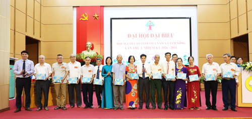 Chia tay các ông, bà không tham gia BCH khoá mới