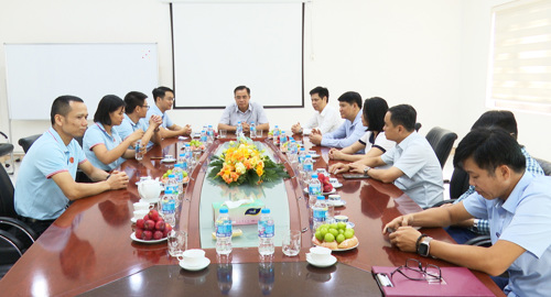 Đoàn công tác của xã Tam Nông tới thăm Công ty Cổ phần Bia Sài Gòn - Phú Thọ (Khu công nghiệp Trung Hà)