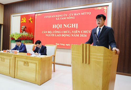 Đồng chí Nguyễn Anh Thắng - ĐUV, Chánh Văn phòng Đảng ủy phát biểu tại hội nghị