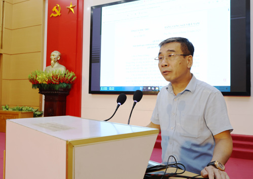 Đồng chí Phạm Duy Hưng - Ủy viên UBKT Tỉnh ủy Phú Thọ trực tiếp truyền đạt các nội dung