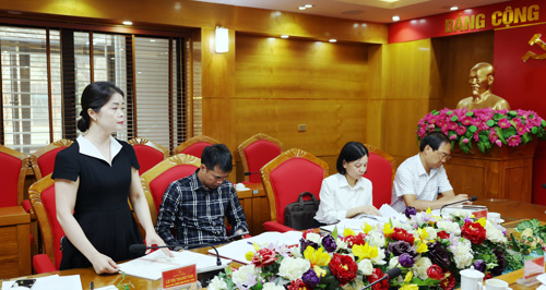 Đồng chí Lê Thị Thanh Tâm - ĐUV, Trưởng phòng Văn hóa - Xã hội phát biểu tại hội nghị