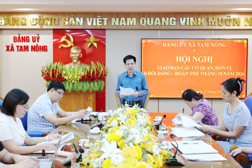 Đồng chí Nguyễn Tuấn Ngọc - Phó Bí thư Thường trực Đảng ủy phát biểu chỉ đạo tại hội nghị