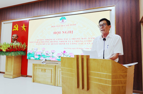 Đại diện BCH Hội NCT xã Tam Nông phát biểu tại hội nghị