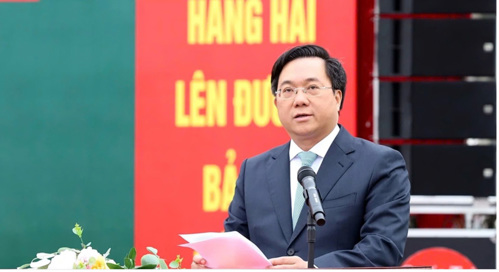 Đồng chí Trần Duy Đông - Ủy viên dự khuyết BCH Trương ương Đảng, PBT Tỉnh ủy, Chủ tịch UBND tỉnh, Chủ tịch HĐNVQS tỉnh Phú Thọ phát biểu chỉ đạo và động viên các tân binh