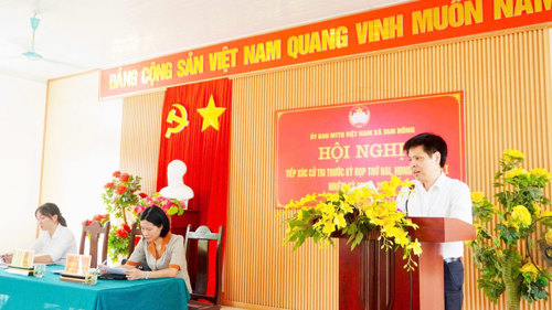 Ông Nguyễn Tuấn Ngọc - Phó Bí thư Thường trực Đảng uỷ xã giải trình các ý kiến của cử tri