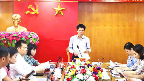 Đồng chí Nguyễn Tuấn Ngọc - Phó Bí thư Thường trực Đảng uỷ xã Tam Nông chỉ đạo