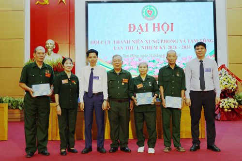 Chia tay các ông bà không tham gia ứng cử vào BCH khóa mới