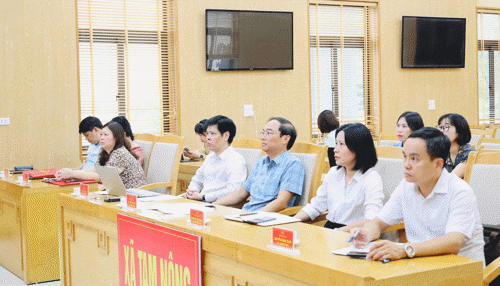 Các đại biểu tham dự tại điểm cầu xã Tam Nông