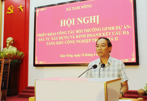 Đồng chí Đỗ Hùng Sơn - Phó Bí thư Đảng ủy, Chủ tịch UBND xã Tam Nông phát biểu tại hội nghị