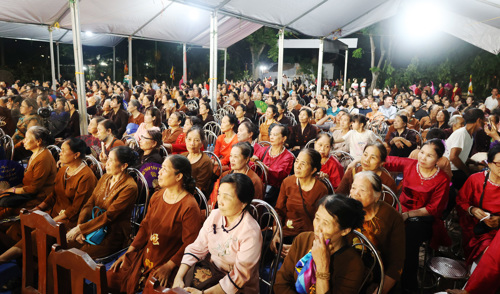 Đông đảo phật tử và Nhân dân tham dự Đại lễ Phật đản