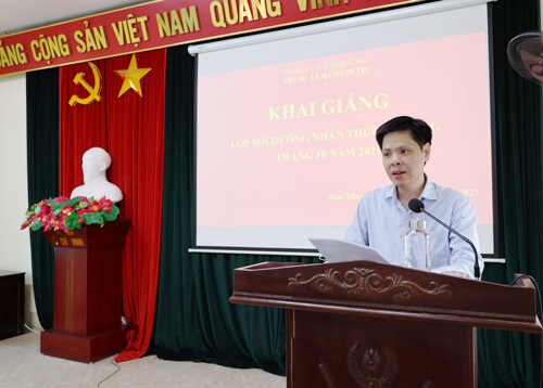 Đồng chí  Nguyễn Tuấn Ngọc - Phó Bí thư Thường trực Đảng ủy xã Tam Nông phát biểu Khai mạc