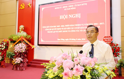 Đồng chí Quách Hải Lý - Bí thư Đảng ủy, Chủ tịch HĐND xã phát biểu chỉ đạo tại hội nghị
