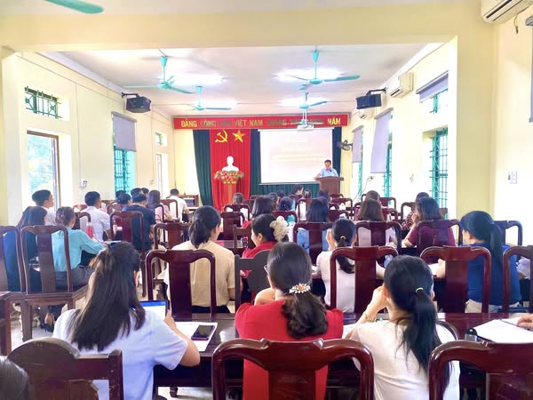 KHAI GIẢNG LỚP BỒI DƯỠNG, TẬP HUẤN GIÁO DỤC LÝ LUẬN CHÍNH TRỊ HÈ NĂM 2025.