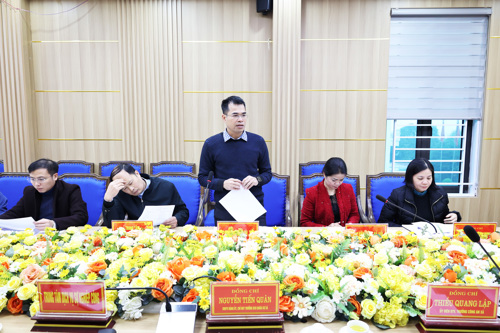 Đồng chí Lê Trần Bình - ĐUV, Trưởng phòng Kinh tế báo cáo các nội dung