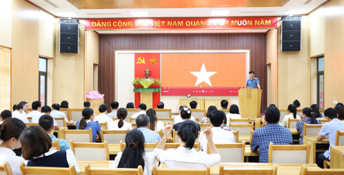 Toàn cảnh buổi sinh hoạt dưới cờ đầu tháng 8/2026