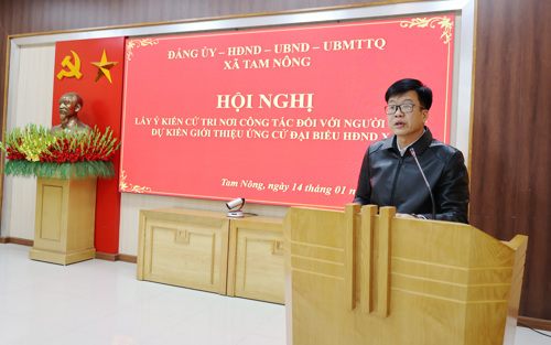 Đồng chí Nguyễn Anh Thắng - ĐUV, Chánh Văn phòng Đảng ủy thông qua chương trình hội nghị